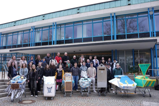 Junge Talente wagen Neues: Azubis von Schnellecke Logistics beim Kunstprojekt "Werk-Stadt-Schloss" in Wolfsburg