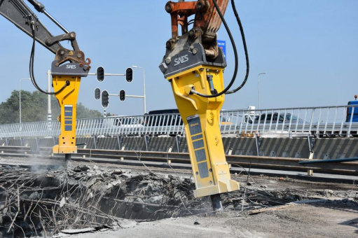 Drei Brücken in 48 Stunden niedergelegt - mit schweren Hydraulikhämmern von Epiroc