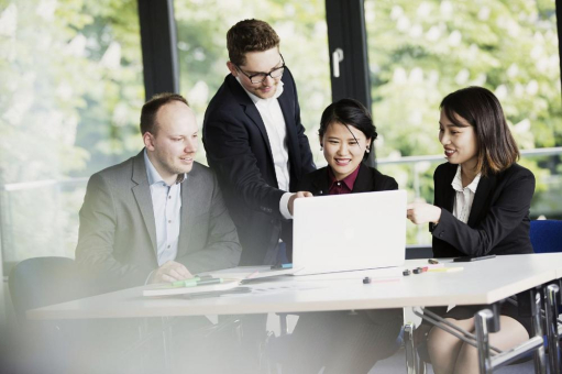 Private Hochschulbildung im Trend: Steigerung der Beschäftigungsfähigkeit in einer unsicheren Arbeitswelt