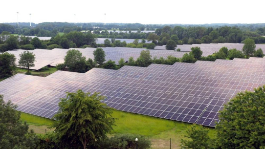 GOLDBECK SOLAR feiert mit greentech die Inbetriebnahme des 70,9 MWp Solarparks Agethorst