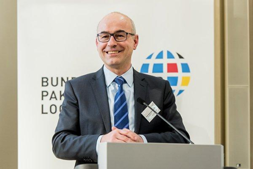 "Für einen chancengleichen und funktionierenden Wettbewerb müssen die Privilegien der Deutschen Post AG abgebaut werden"