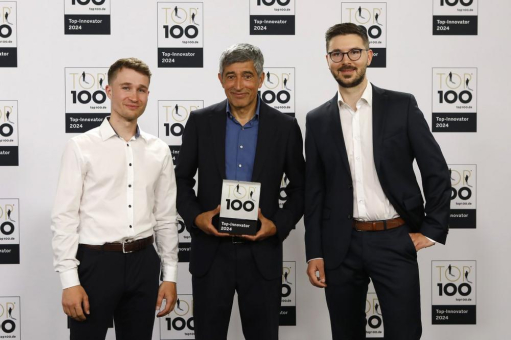 TOP 100-Award: Ranga Yogeshwar ehrt consenso Consulting für Innovationsleistungen