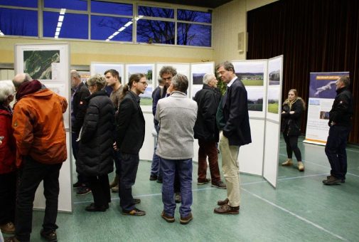 Infomesse in Ranstadt: Windparkplaner im Dialog mit Anwohnern