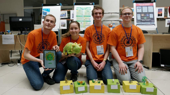 Ilmenauer Roboter zur Unterstützung bei Lernbehinderungen siegt bei internationalem Studierendenwettbewerb