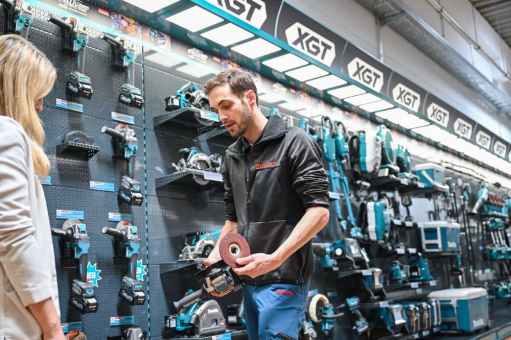 Makita Service-Center München: Arbeitsplätze für Showroom, Schulungsräume und Werkstatt