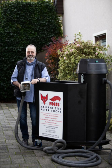 Malermeister Peter Fuchs erhält für eine mobile Filteranlage zur Reinigung von Gebäudefassaden den Sonderpreis des Effizienz-Preises NRW