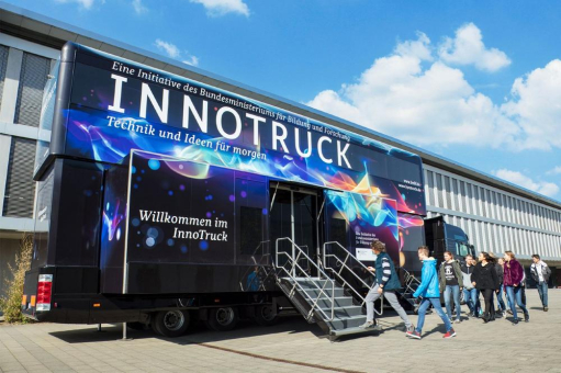 Spitzenforschung zum Anfassen: InnoTruck informiert beim Tag der Zukunft in Neustrelitz über Technologien für morgen