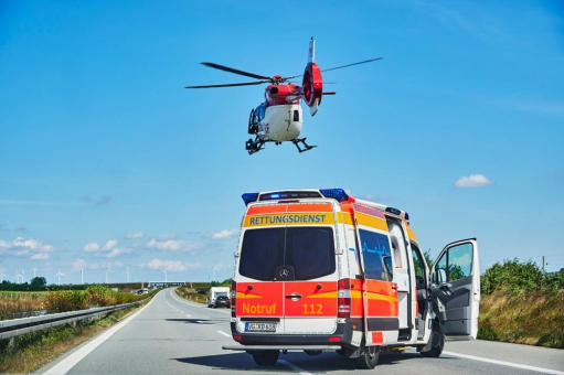 TÜV Rheinland: Weltgedenktag für Straßenverkehrsopfer – Innovationen und technische Prüfungen retten Leben