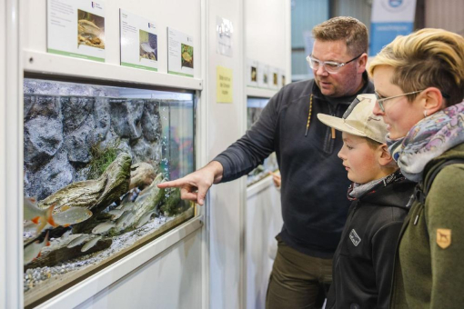 Zum Jahresstart zog die JAGEN UND FISCHEN 2025 über 23.000 Jäger und Angler sowie viele Naturfreunde und Familien in die Messe Augsburg