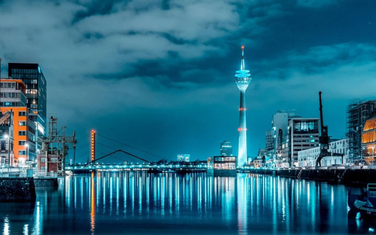 Der Medienhafen in Düsseldorf: Eine Erfolgsgeschichte aus Architektur, Business und Lebensfreude